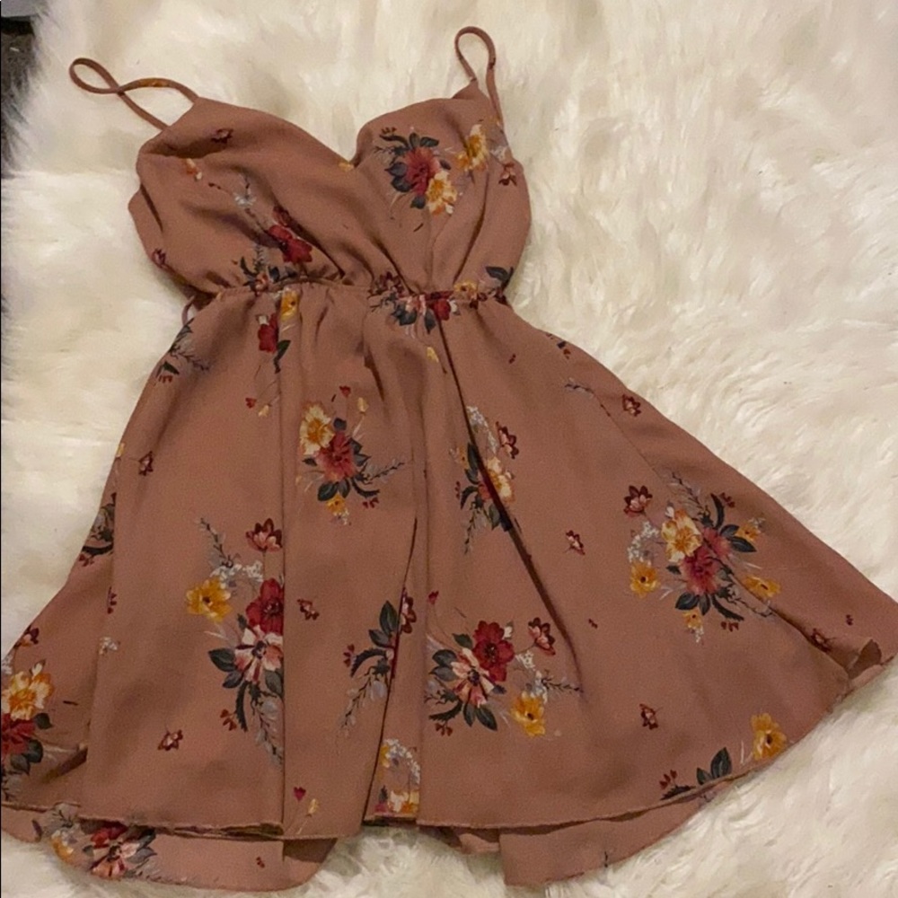 Cute pink/mauve flower dress!